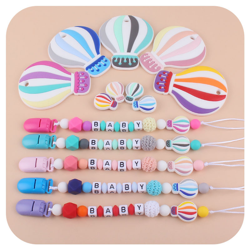 Bebé de dibujos animados de color globo de aire caliente de silicona teether personalizable nombre del bebé pezón anti-caída cadena teether traje