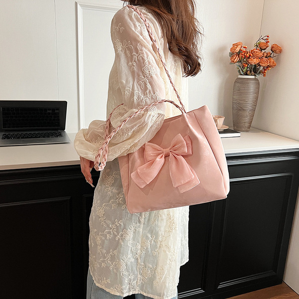 small design fashionable shoulder bag