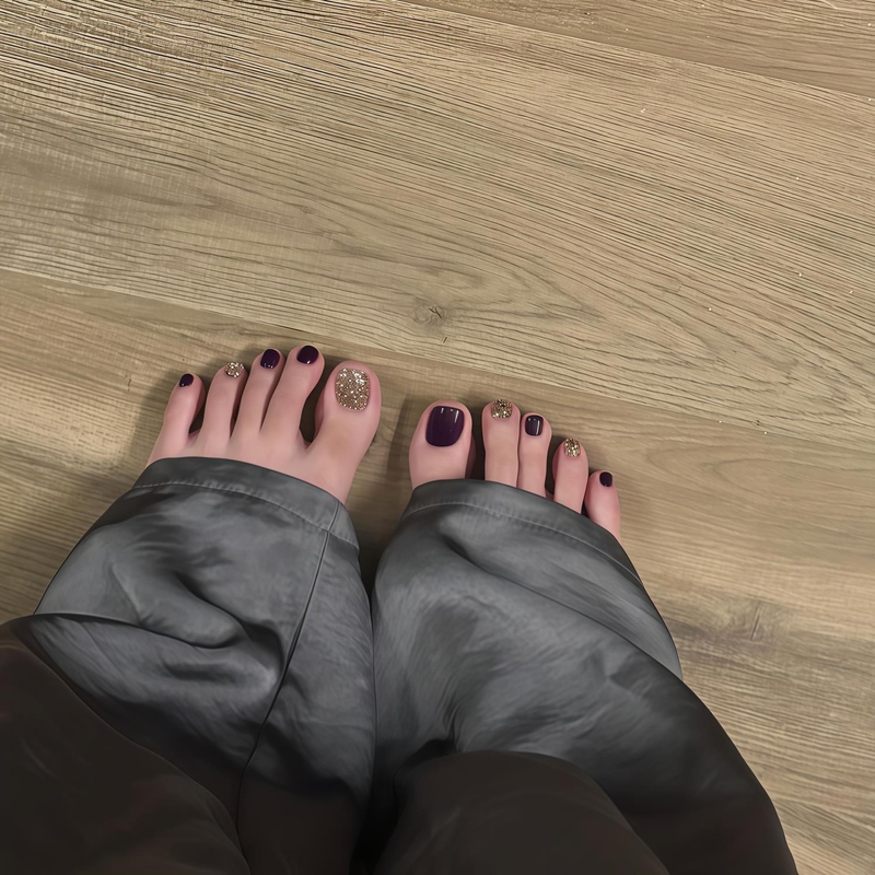 Summer's New Style: Deep Purple with Sparkling Gold Sequins, High-End Handmade Detachable Design for Toenails