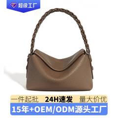 新しいニッチ織りピローバッグ、本革多用途ハンドバッグ、通勤ショルダーバッグ、大容量のシンプルなクロスボディバッグ