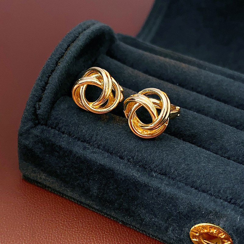 Pendientes de perlas asimétricas con cuernos de diamantes súper parpadeantes de plata Pendientes de nicho de viento frío femenino Pendientes de lujo ligero de alta calidad