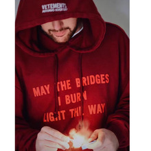 欧美男装美式潮牌复古侃爷酒红色简约字母印花加绒连帽卫衣帽衫