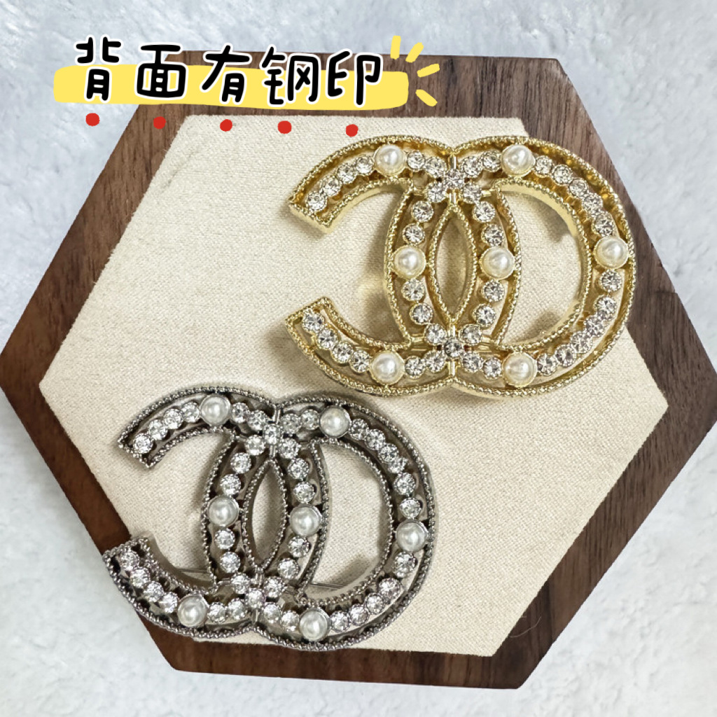 Letras transfronterizas anti-luz broche de cristal trajes de línea Europa y América joyas bolsos broches de diamante decoración