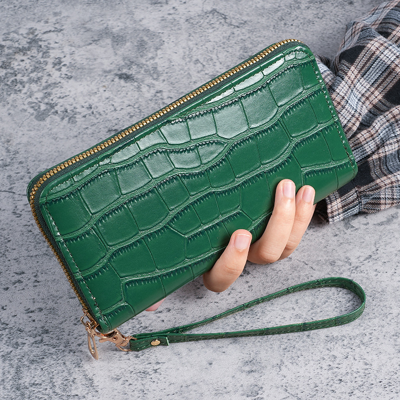 Factory wholesale cross-border new crocodile pattern Joker style hand bag card bag multi-functional zipper bag high-end hundred