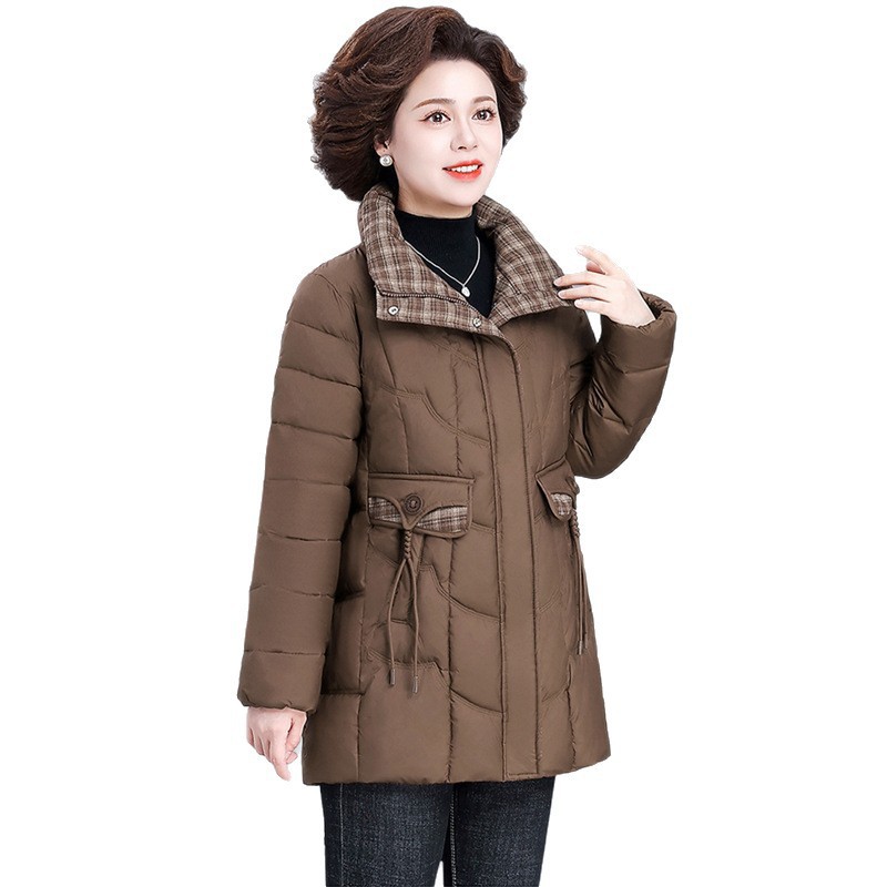 Ropa de mujeres de mediana edad 2025 ropa de invierno nueva ropa de madres amplia abrigos de invierno de otoño y largo chaqueta de algodón gruesa