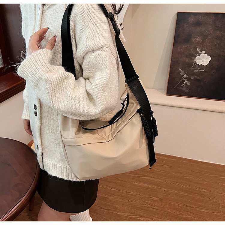 Capacious shoulder bag for leisure, trend one-shoulder bag