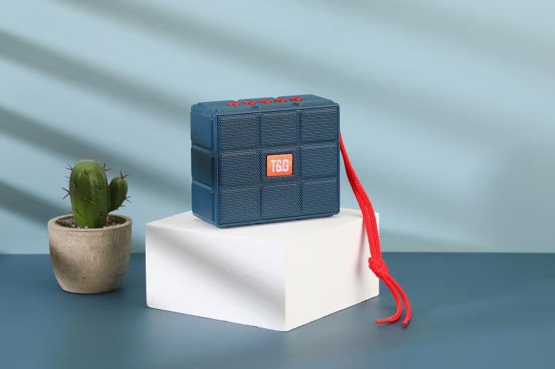 2021 nuevo altavoz Bluetooth TG311 llevó la tarjeta de luz de color audio portátil pequeño regalo de radio Bluetooth altavoz