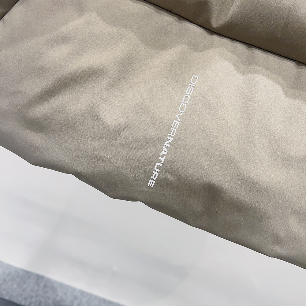 Abbigliamento maschile Giacca con cappuccio e stampa offset con taglio tridimensionale_voghion.com