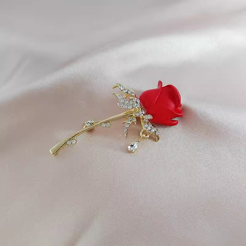 Platinum-plated gold and diamond-embellished tulip rose brooch, niche design, elegant fashion flower accessory, prevents exposure