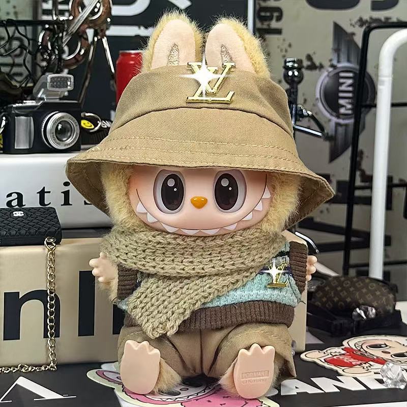 Labubu se sienta en la fiesta, ropa de bebé, caja ciega de primera generación, ropa de bebé Labubu, ropa de tela rabble, cara de vinilo de felpa