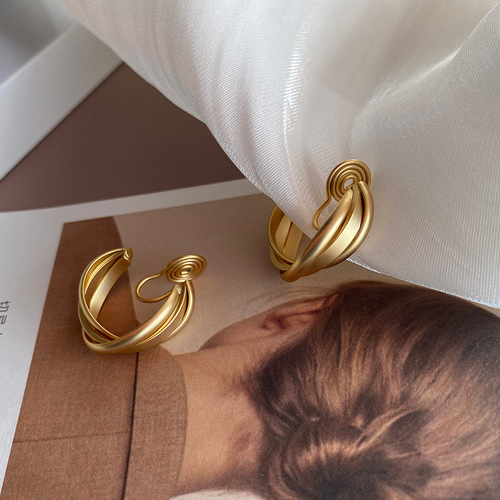 Mosquito coil hoop earrings for women, high-end French style ear clips without piercings, simple and fashionable internet celebrity earrings