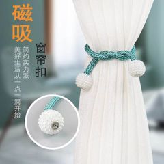 カーテンのストラップのペアのストラップのカーテンのバックルのリングは縛られています。