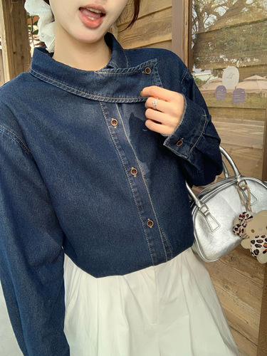 French design sense straight-shoulder rinsed denim shirt for women - spring new item, unique, suitable for layering, long-sleeved top