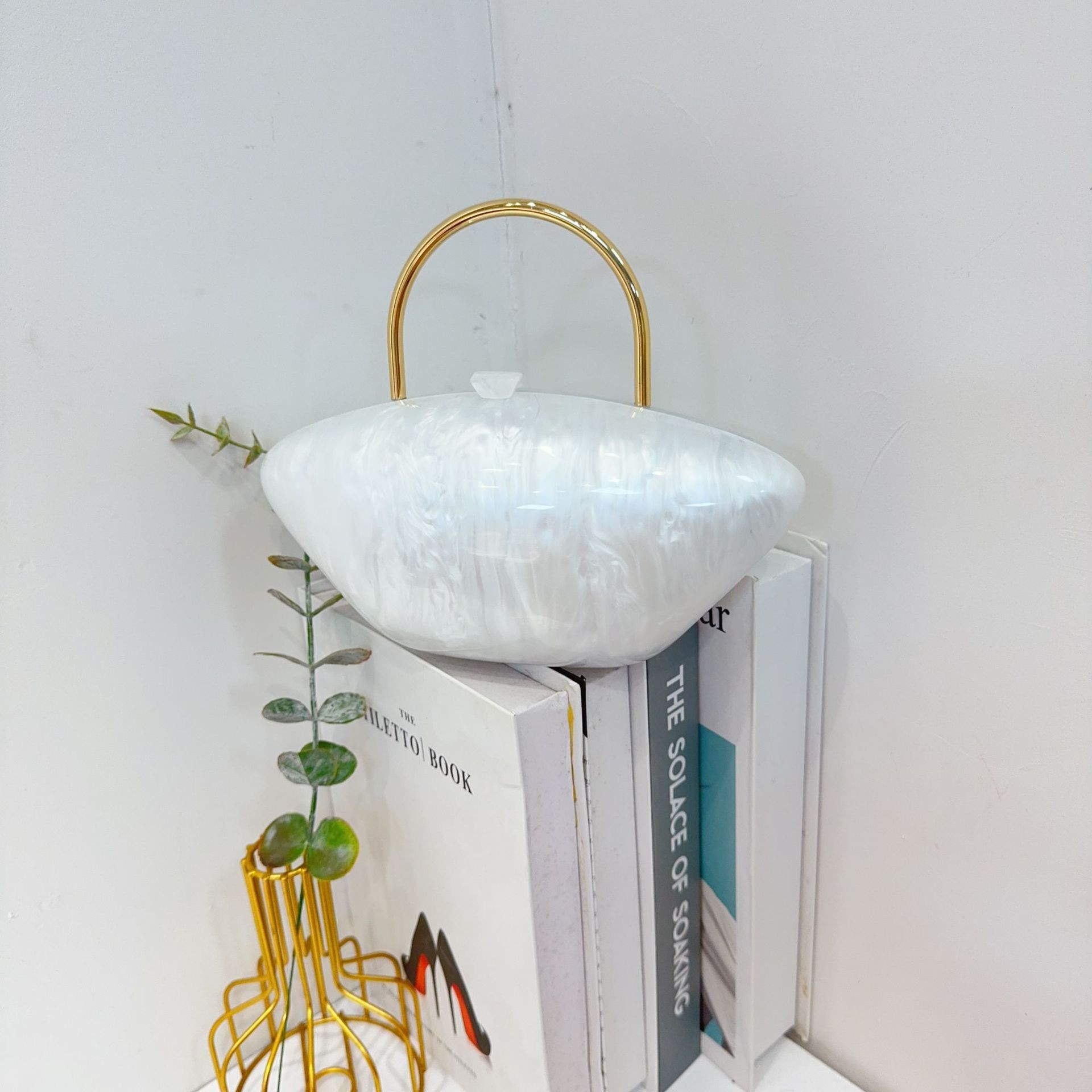 Nuevas bolsas de damas transfronterizas acrílicas bolsas de cena de hombro único inclinado partido de lujo ligero cadena conchas de mano bolsa de cena