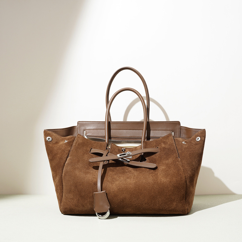 2026 Spring and Summer New Handbag Niche Design Large Capacity Genuine Leather Shoulder Crossbody Bag Women's Versatile Commuter Bag