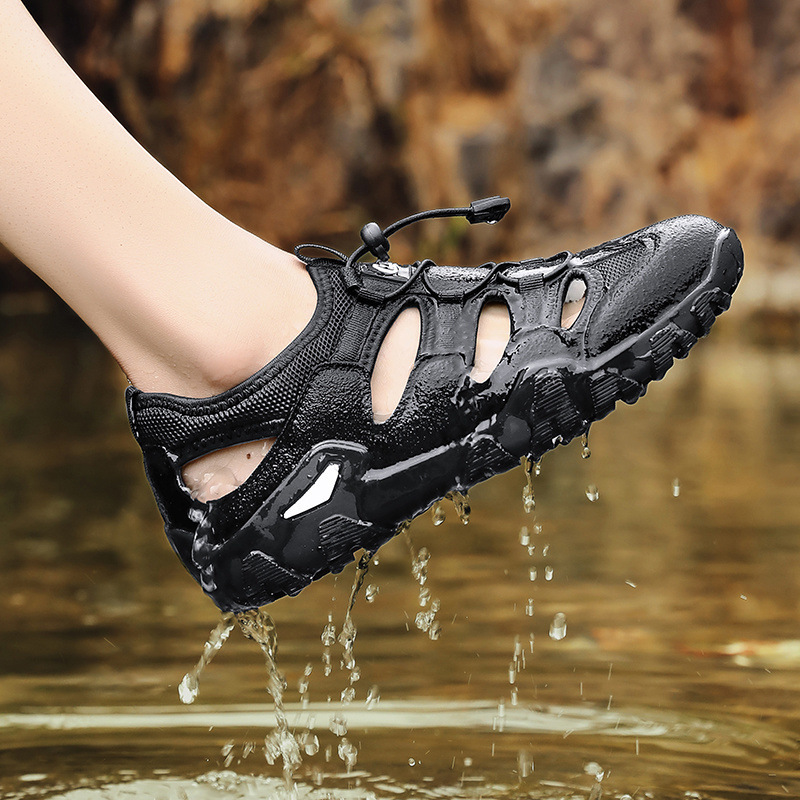 Sandalias para hombres de verano nuevos zapatos deportivos respirables huecos para hombres con suela suave y cómodos zapatos de playa al aire libre para hombres