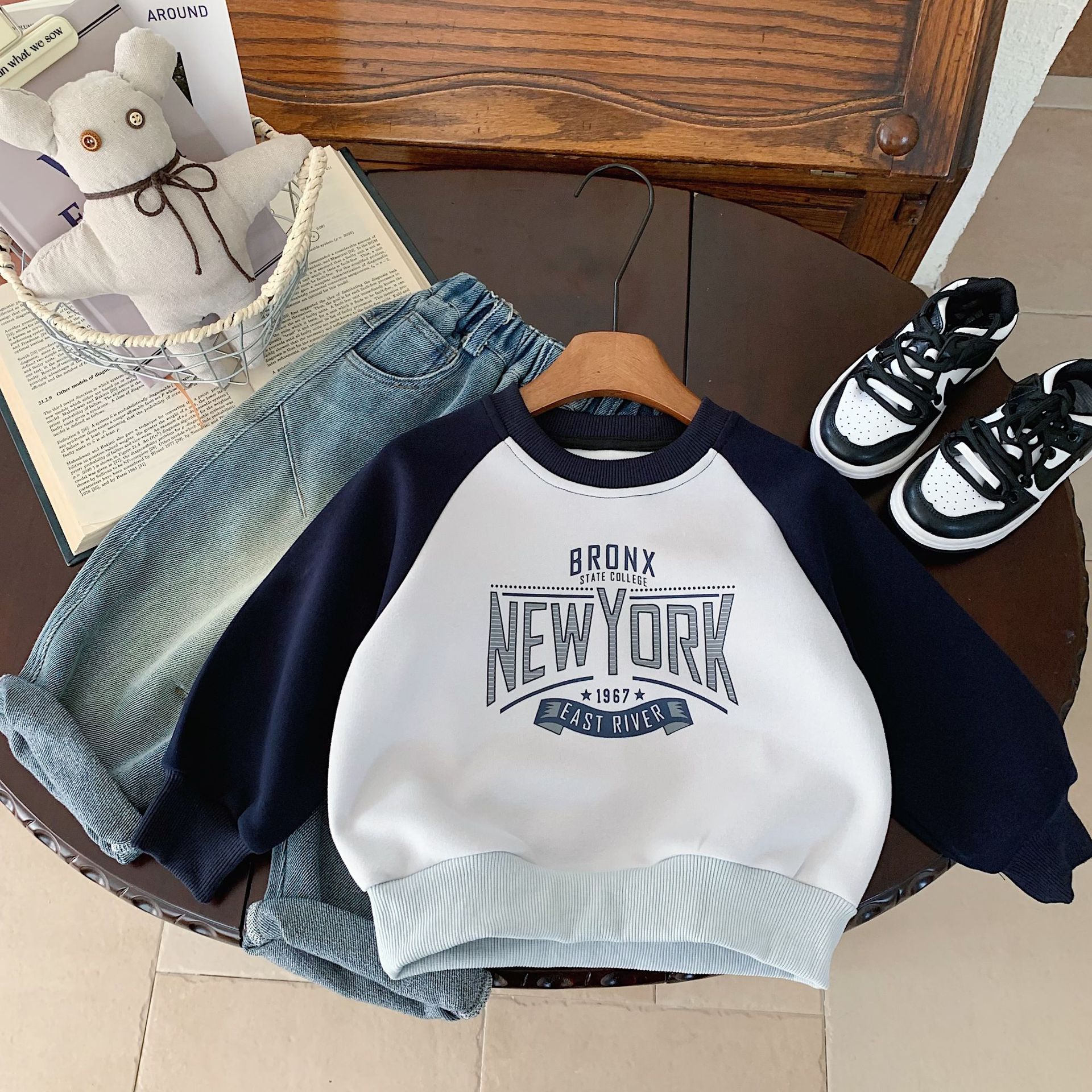 Ensemble de sweat à capuche à col rond et blocs de couleurs, nouvelle collection coréenne 2024, avec lettres polyvalentes et élégantes, tendance et cool_voghion.com