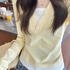 早秋奶黄色假两件长袖T恤女2025新款修身正肩短款设计打底衫上衣