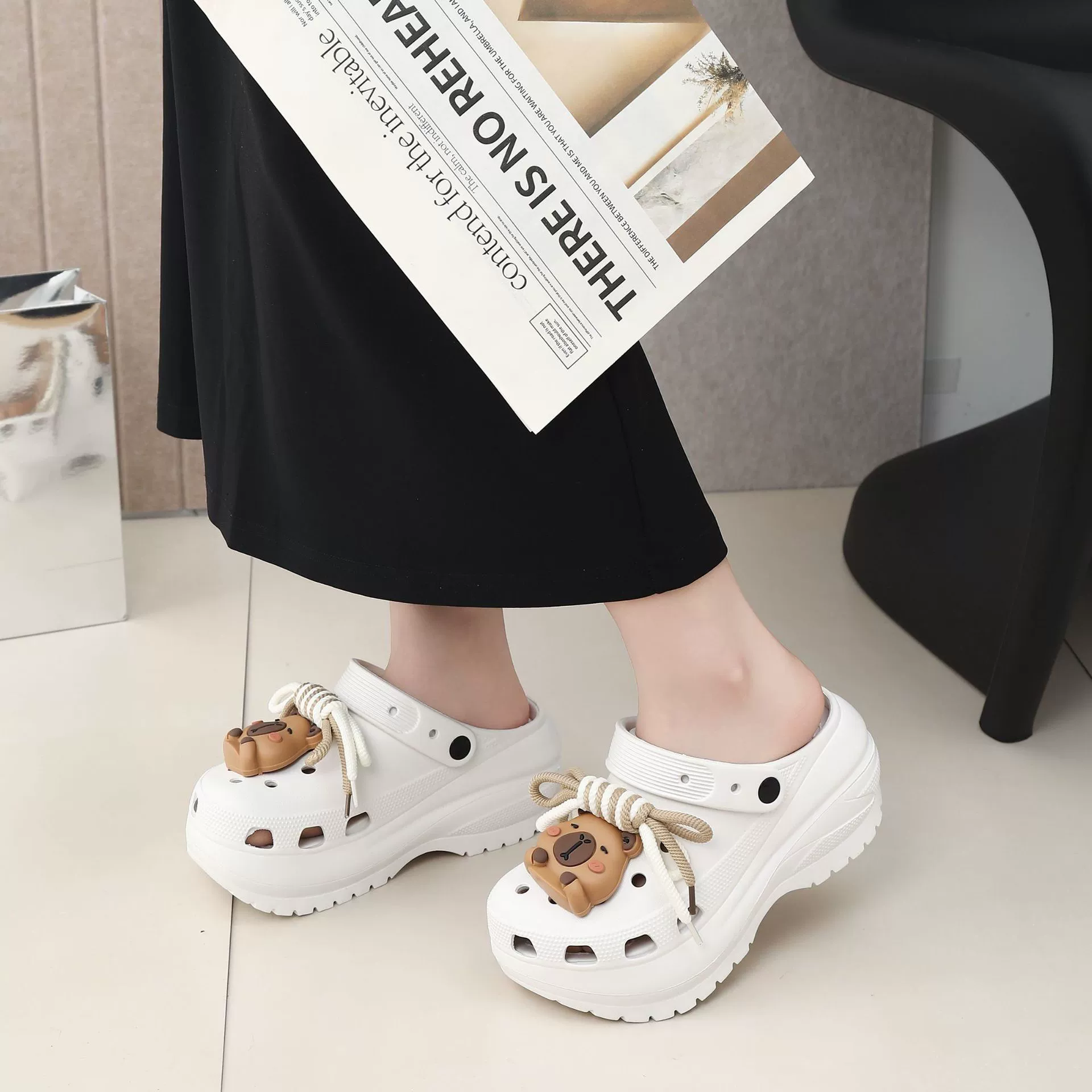 2025 новые мультяшные пещерные туфли для женщин, носки на улице, увеличенные на толстом подошве, случайные сандалии, тапочки на пляже, баотоу, тапочки