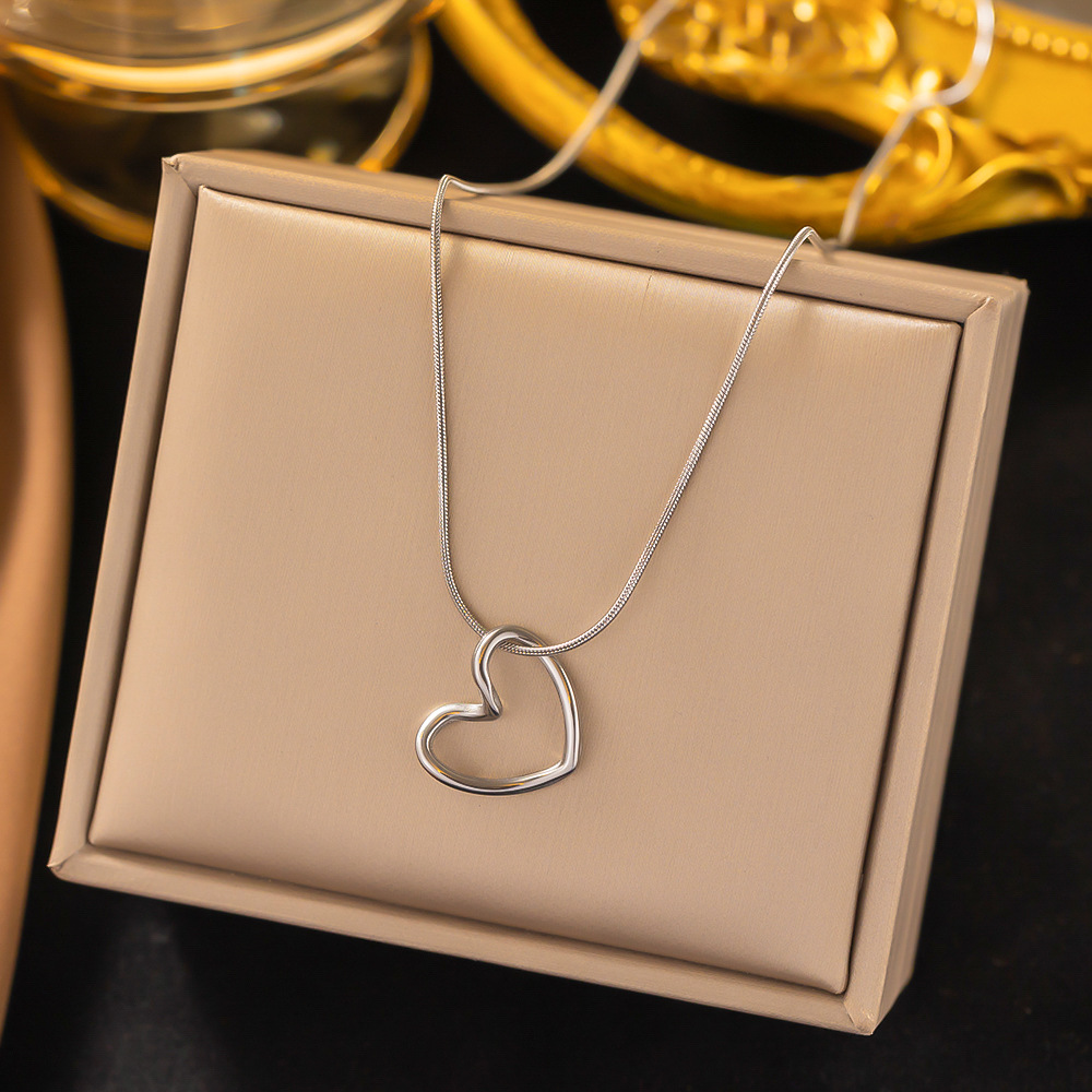 304 Stainless Steel 18K Gold Plated Elegant Lady Plating Heart Shape Pendant Necklace display picture 2