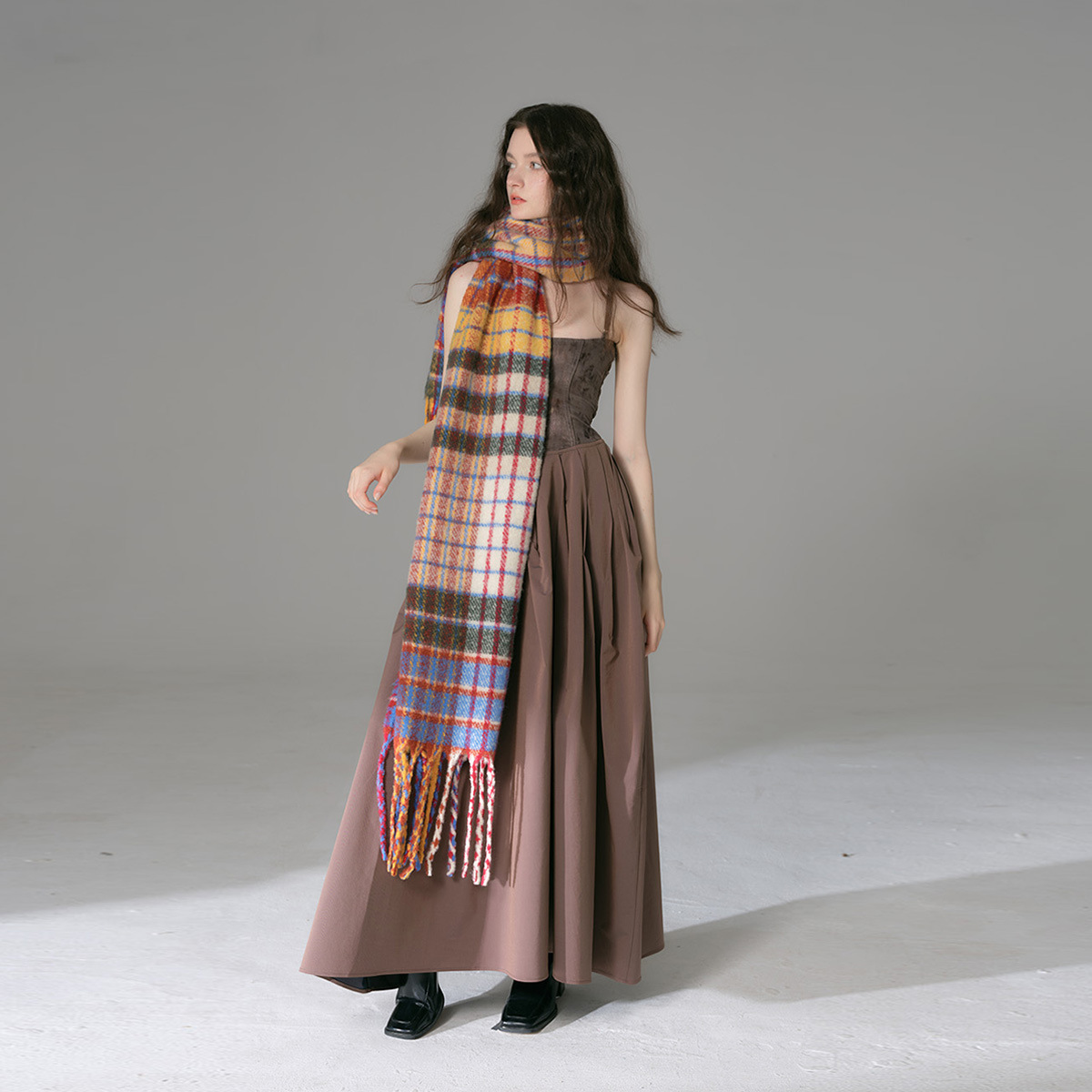 Écharpe à franges en cachemire à carreaux assortie vintage pour hommes et femmes avec une ambiance automne/hiver à ajouter à la cape à bavette_voghion.com