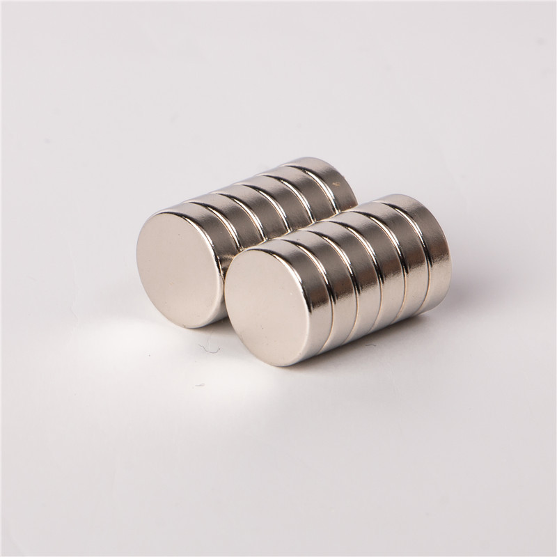 厂家订购 钕铁硼圆形强磁15*4 加工各种规格磁铁片 圆形磁铁