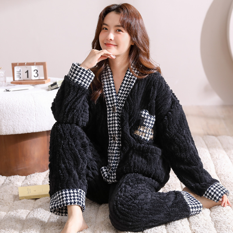 2026 New Autumn and Winter Women's Pajamas Long-Sleeved Plush Home Wear Set with Fleece and Thickened Flannel 2026 New Autumn and Winter Women's Pajamas Long-Sleeved Plush Home Wear Set with Fleece and Thickened Flannel