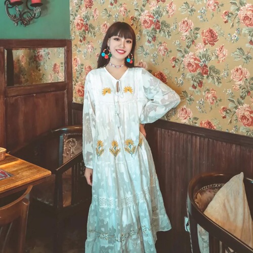 Ethnic Style Vintage Medium-Length Dress for Spring and Autumn, Round Neck, Long Sleeve, Embroidered, Loose, Floral Print Women's Dress