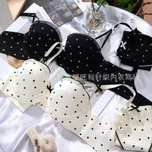 ��ϵ���c�뱭����ŮС�ؾ۔n�@���к�ƽ�،����ٽz���������b