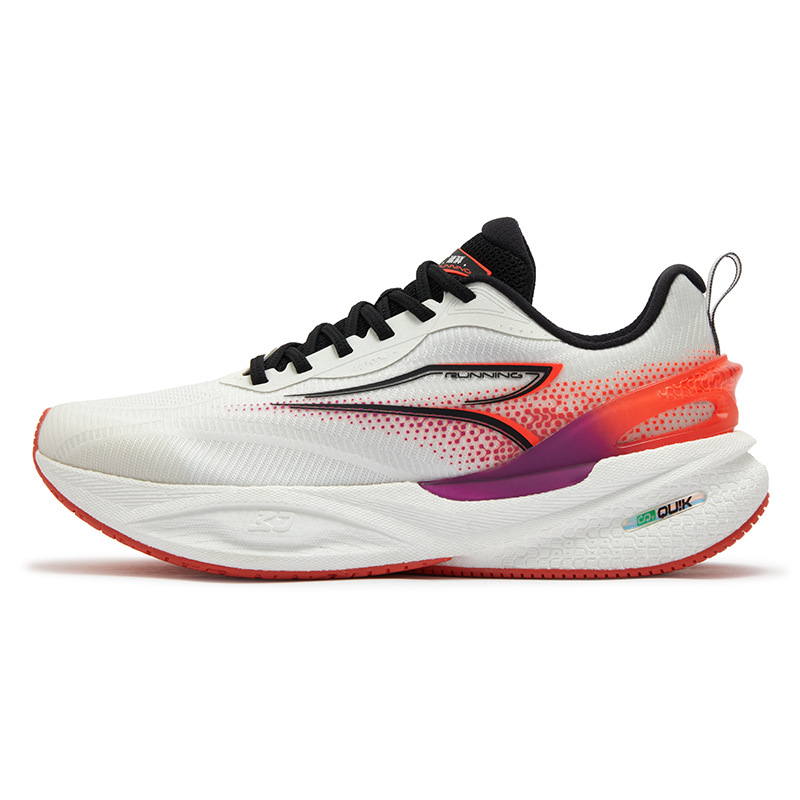 Fashionable running sneakers