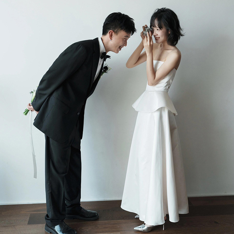 Vestido de boda ligero de pecho francés, vestido de novia simple, certificado de registro de satén, vestido blanco, vestido de compromiso blanco