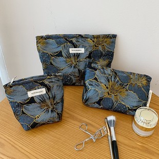 Ins Style Embossed Flower Retro Large Capacity Cosmetic Bag Skin Care Storage Bag Inner Bag Portable Clutch Bag