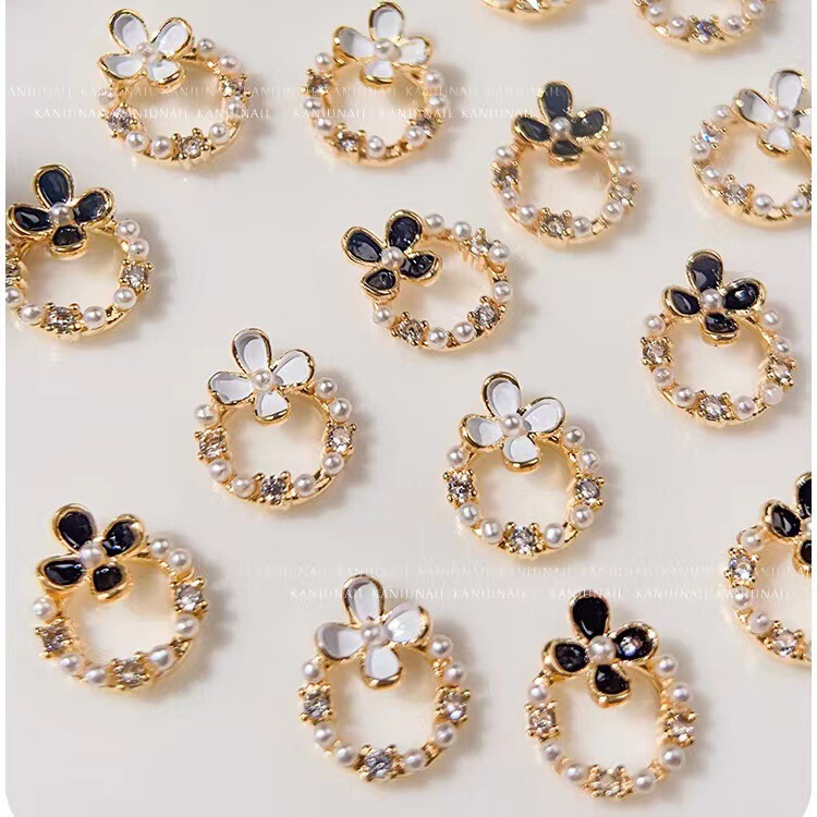 Net Red new nail art hollow Garland zircon jewelry Japanese style small fragrant flowers drop oil nail decorations wholesale