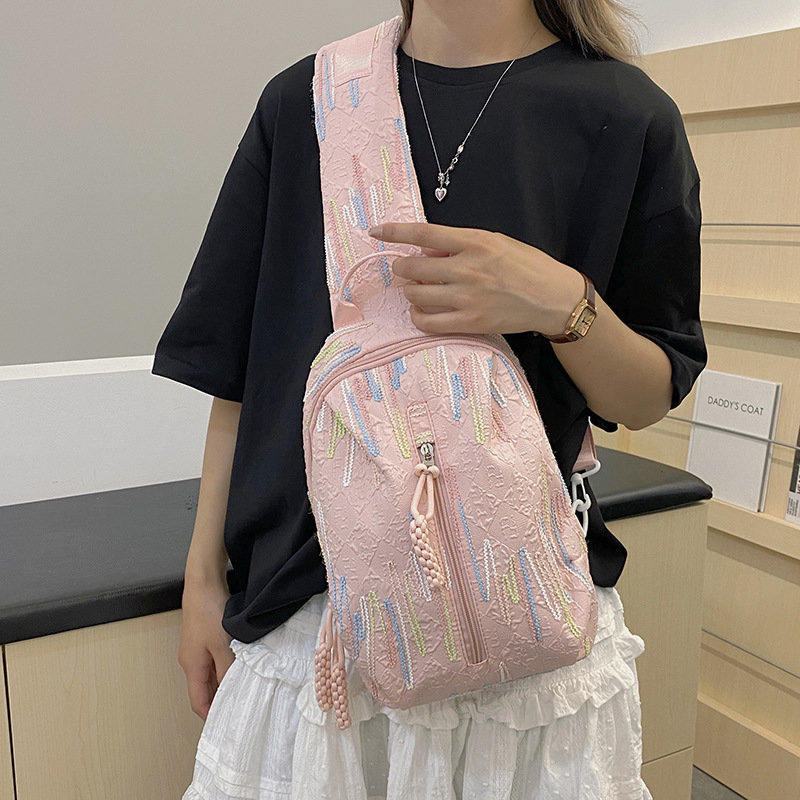 女性用のハイエンドの大容量刺繍入りチェストバッグ、男性用の新しいアウトドアカジュアルクロスボディバッグ、ファッショナブルで多用途なポータブルショルダーバッグ|undefined