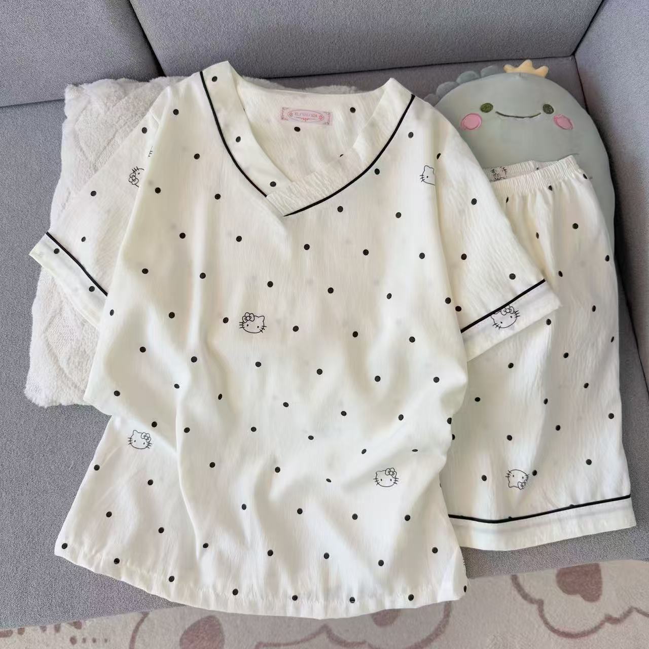 Al por mayor transfronterizo de Vietnam nubes de algodón de manga corta pantalones cortos pijamas de niñas de cuello en V chaqueta de dibujos animados set de ropa para el hogar