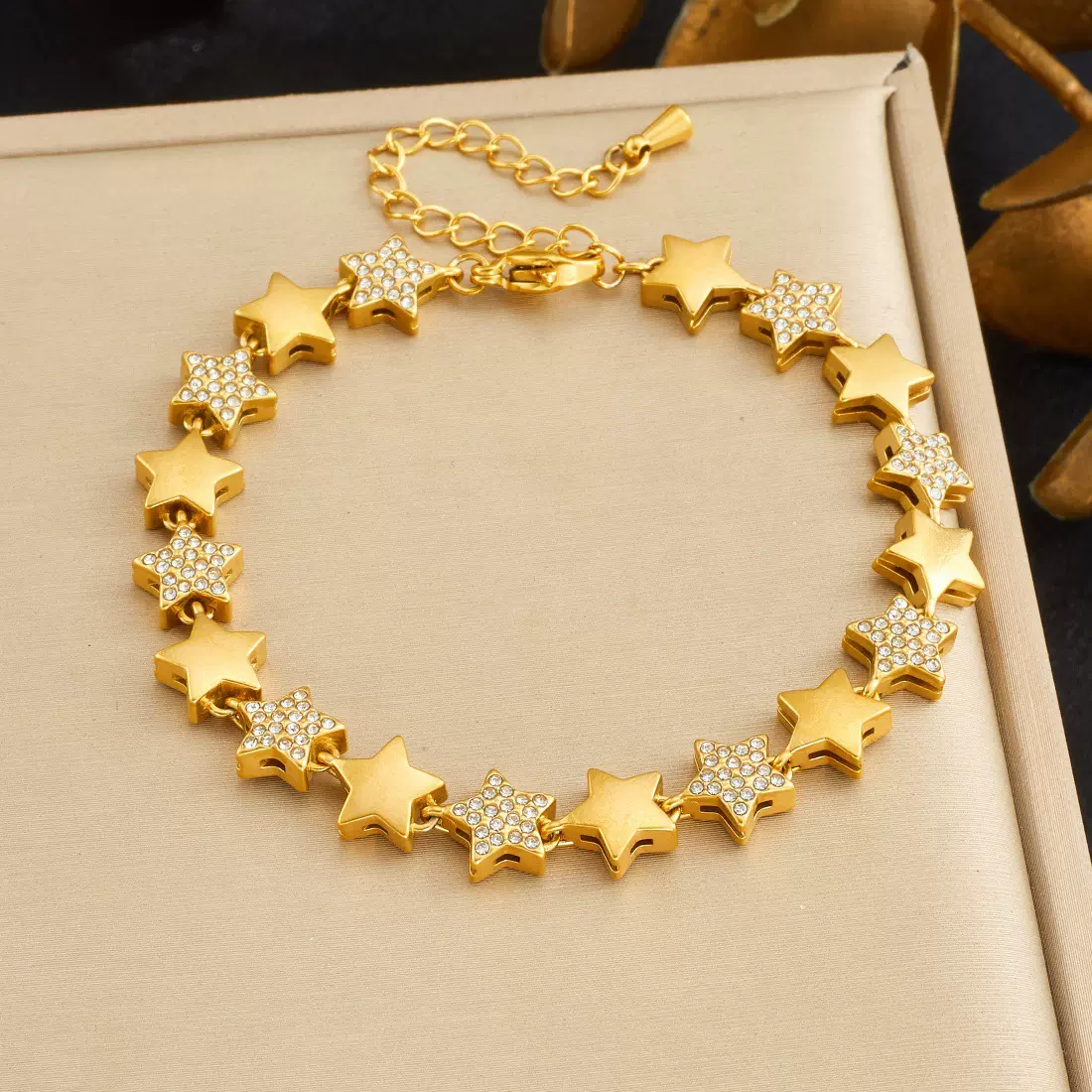 新款轻奢精致星星花朵镶钻百搭串珠链条不锈钢镀金高级感手链手串