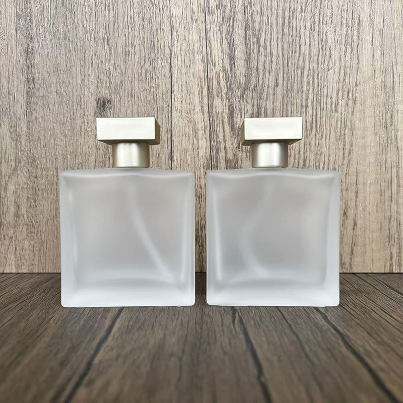 现货B089-50ml 扁四方亚金香水喷雾瓶磨砂瓶分装瓶便携式按压空瓶