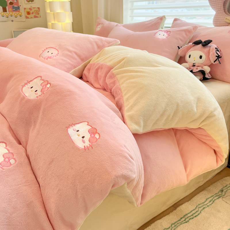 Leche de seda cama de cuatro piezas 2025, nuevo otoño y invierno de seda de coral, sábanas de calentamiento gruesas, colchón de cama de tres piezas