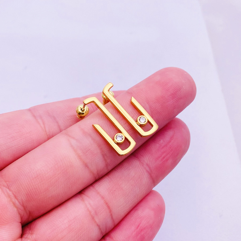 1 Pair Fashion Geometric Paper Clip Copper Inlay Zircon Ear Studs display picture 5