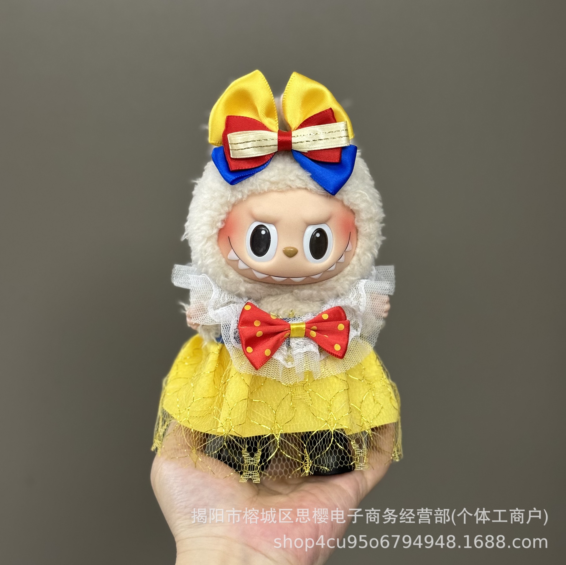 Solo la ropa es adecuada para la ropa de bebé Rabubu de 123 generaciones Labubu ropa colgante de 17cm muñeca traje de felpa falda