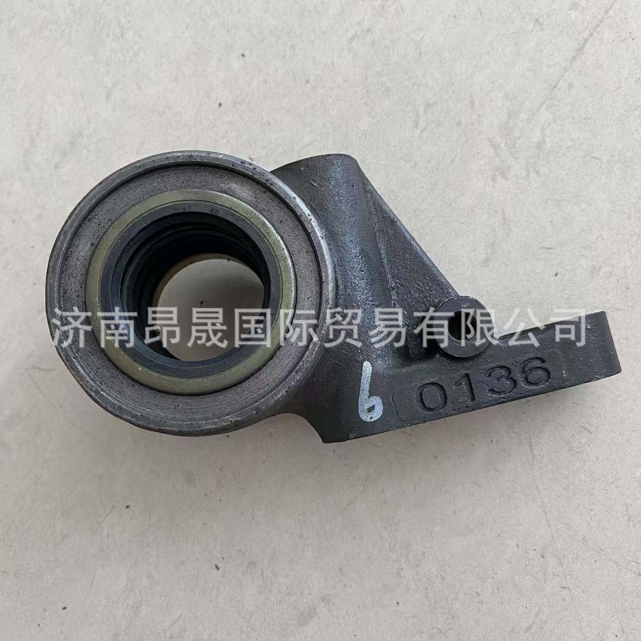 Sinotruk HOWO T7H T5G Sitrak C7H C9H Right Camshaft Bracket 712W50310-0136