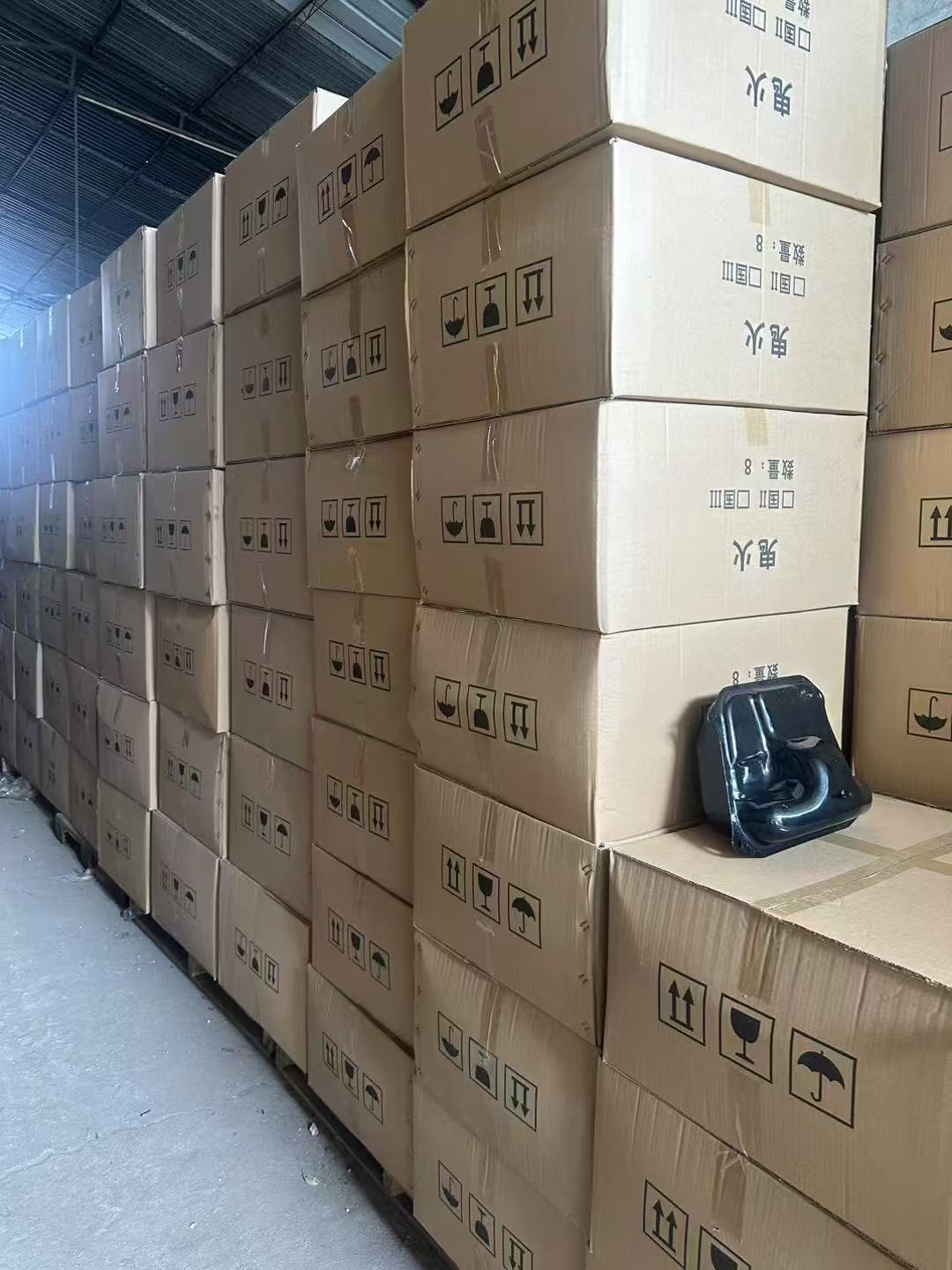Factory Direct Sales of Export Products with High Quality and Favorable Prices: Motorcycle Fuel Tanks, Women's Scooter Fuel Tanks, Gy6/125