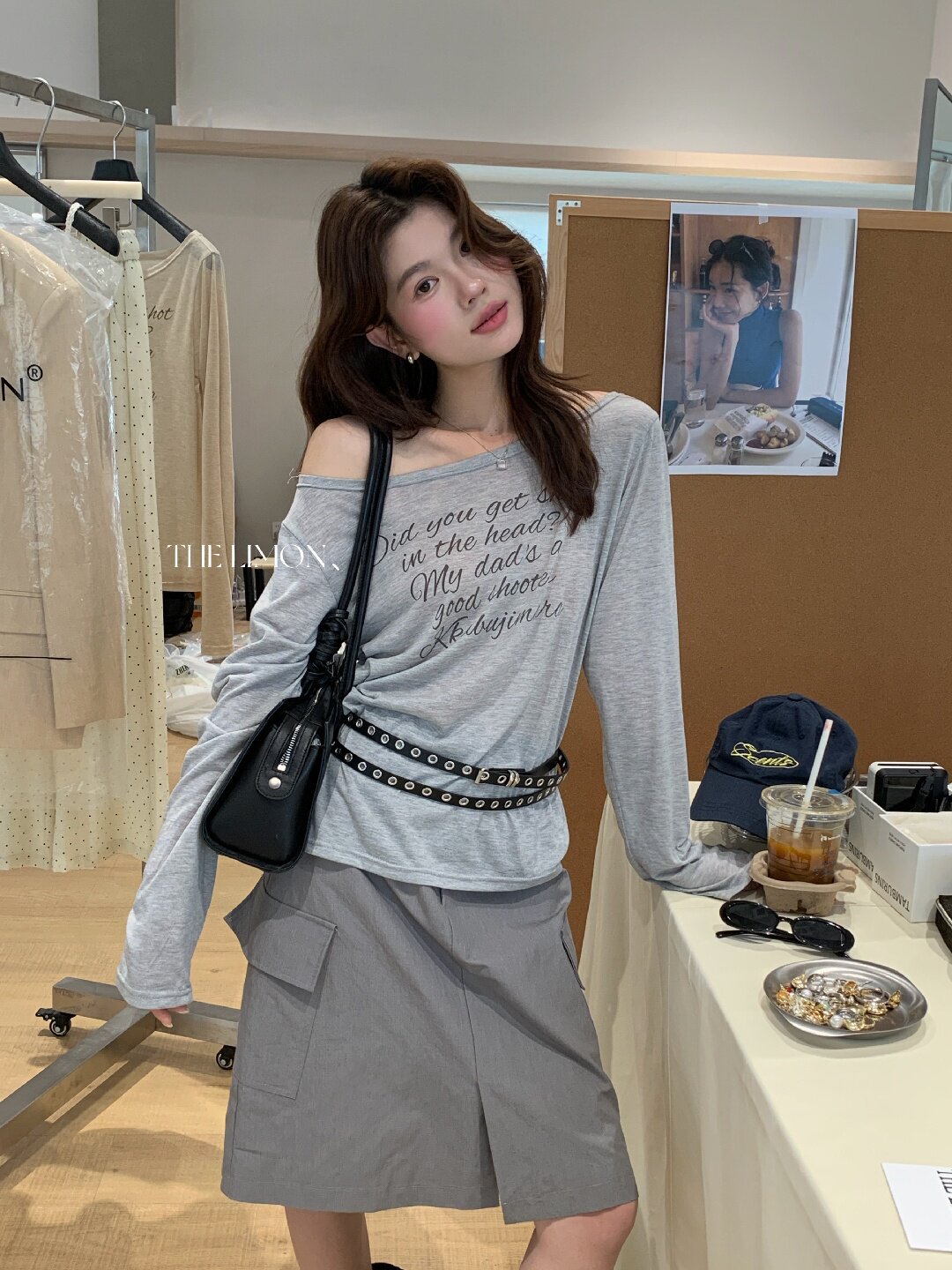Áo thun nữ tay dài cổ tròn in chữ, phong cách Hàn Quốc, chất liệu cotton thoáng mát — màu đen, màu trắng, màu xám, màu vàng chi tiết 12