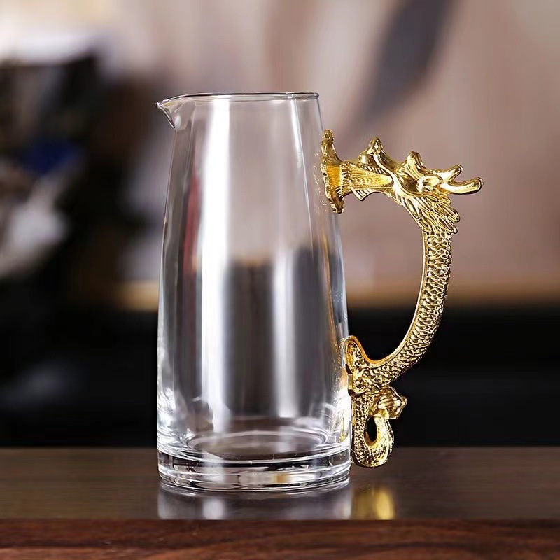 Juego de vino de cristal de alta gama con doce vasos de licor con cabeza de animales del zodiaco, decantador y vasos de chupito pequeños en una caja de regalo.