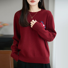 红色圆领卡通马刺绣针织衫女2025秋冬新款宽松显瘦本命年红毛衣批