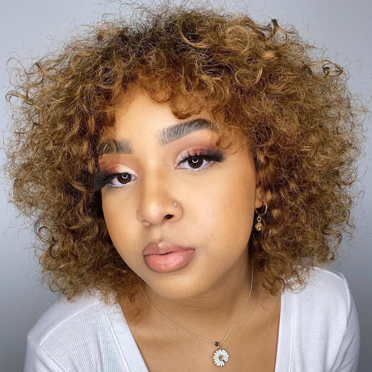 Nuevos productos de comercio exterior pelucas de moda de fibra química para mujeres africanas cubierta de cabello curvilíneo corto teñido marrón pequeña cabeza de explosión curvilíneo