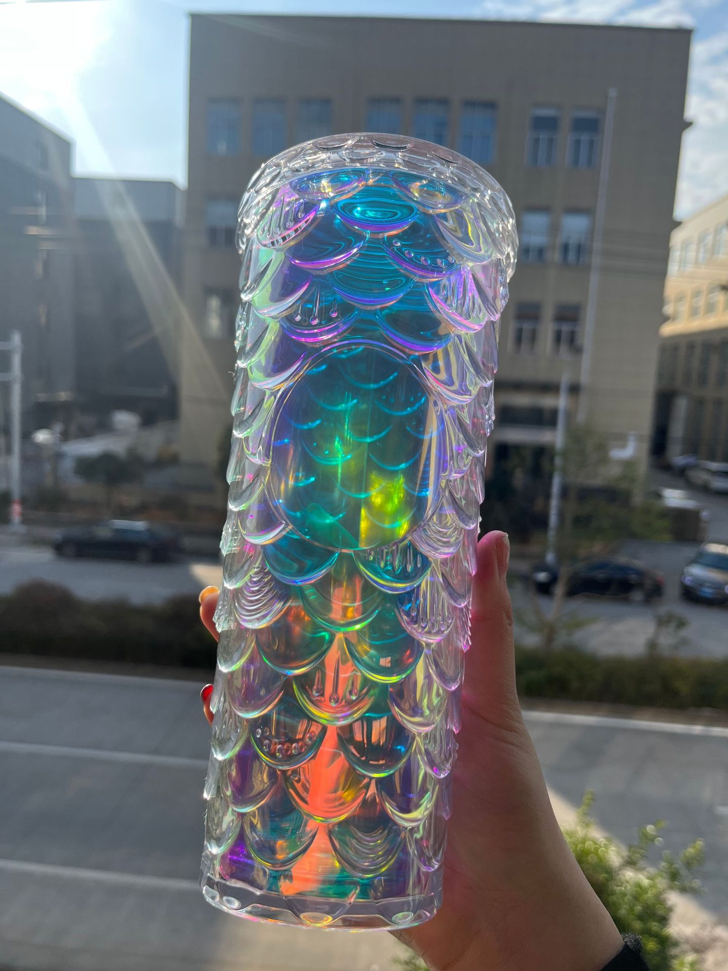 跨境榴莲杯幻彩渐变塑料鱼鳞杯大容量毛毛虫杯双层塑吸管杯