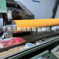 Производитель производит УФ резиновый ролик масло резиновый ролик растворитель резиновый ролик полиуретановый резиновый ролик pu резиновый ролик новая технология