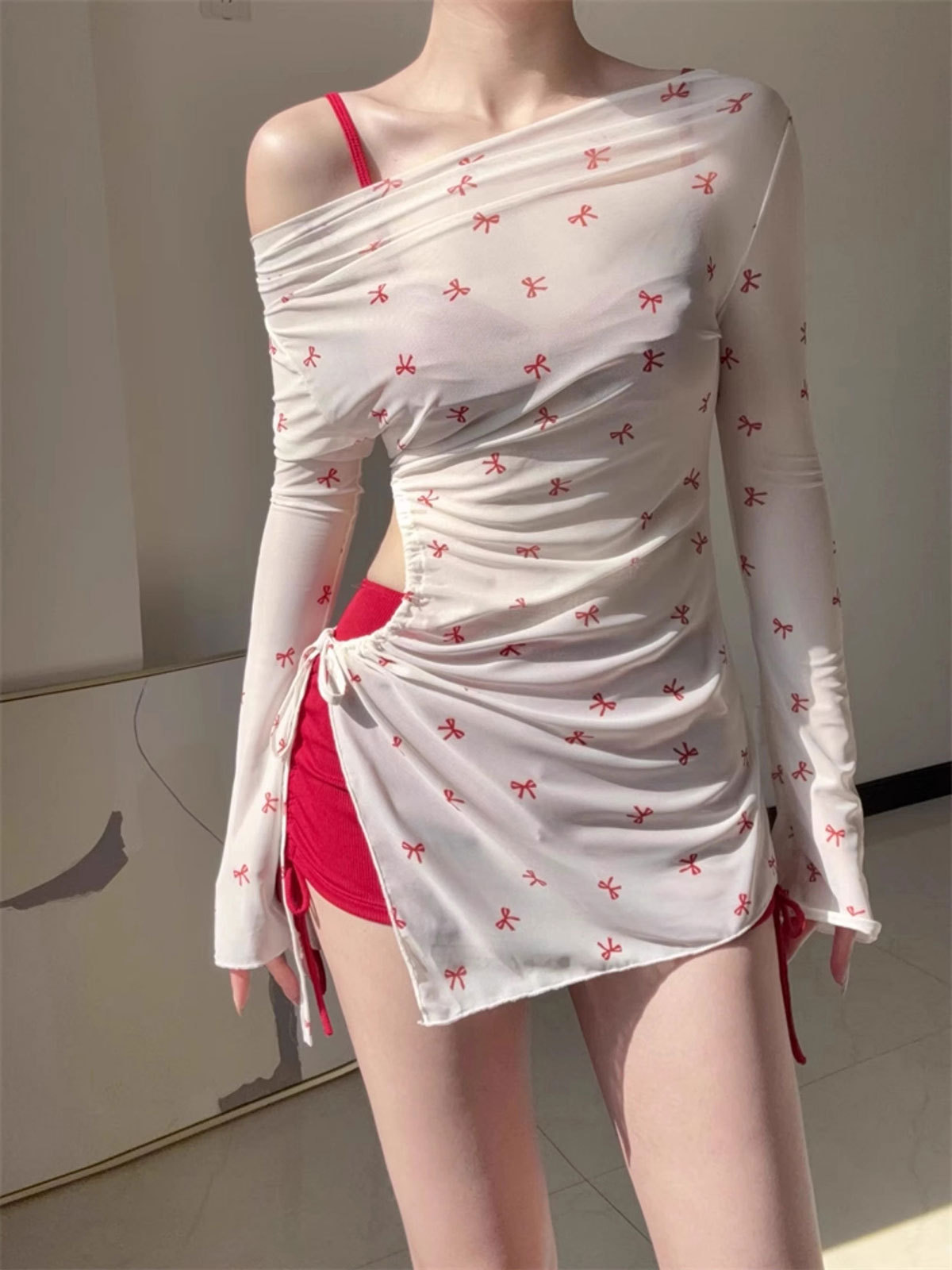 2025 nuevo traje de baño femenino coreano ins puro deseo blusa de protección solar pecho pequeño dividido, barriga cubierta delgada traje de baño sexy