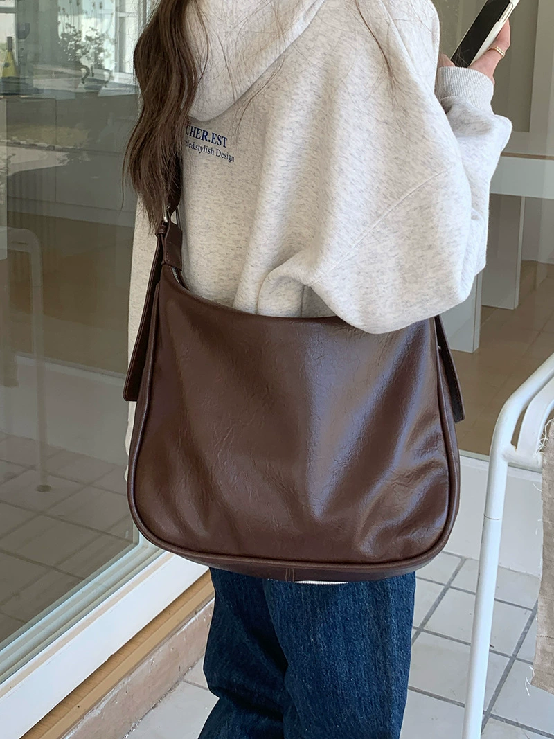 Shoulder Bag Capacious One‑Shoulder Retro Style, High‑Quality, 33×25×10 cm Adjustable Strap